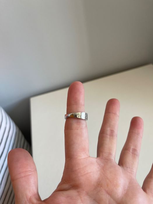 Vende-se Anel Carilor