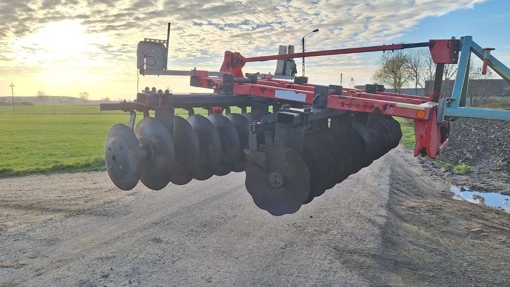 Talerzówka zawieszana 2.8m Quivogne brona