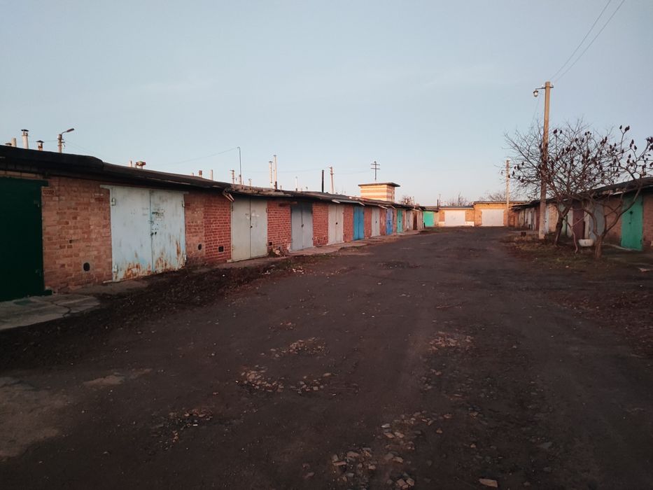 Продам большой хороший гараж на ПХЗ за 6 школой после капитального рем