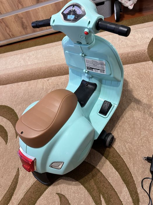 Скутер дитячий Vespa в чудовому стані