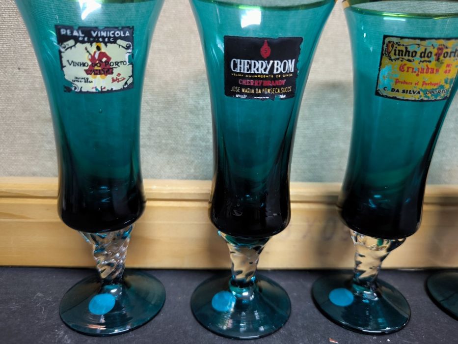 4 Copas de Licor - Vidro Verde Escuro