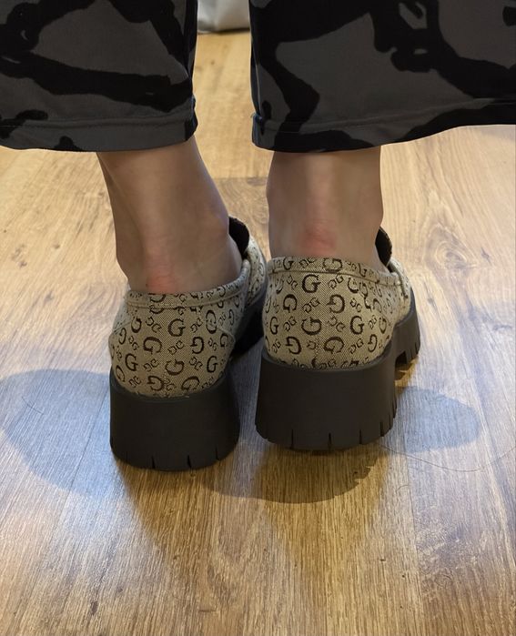 Продаются лоферы Guess