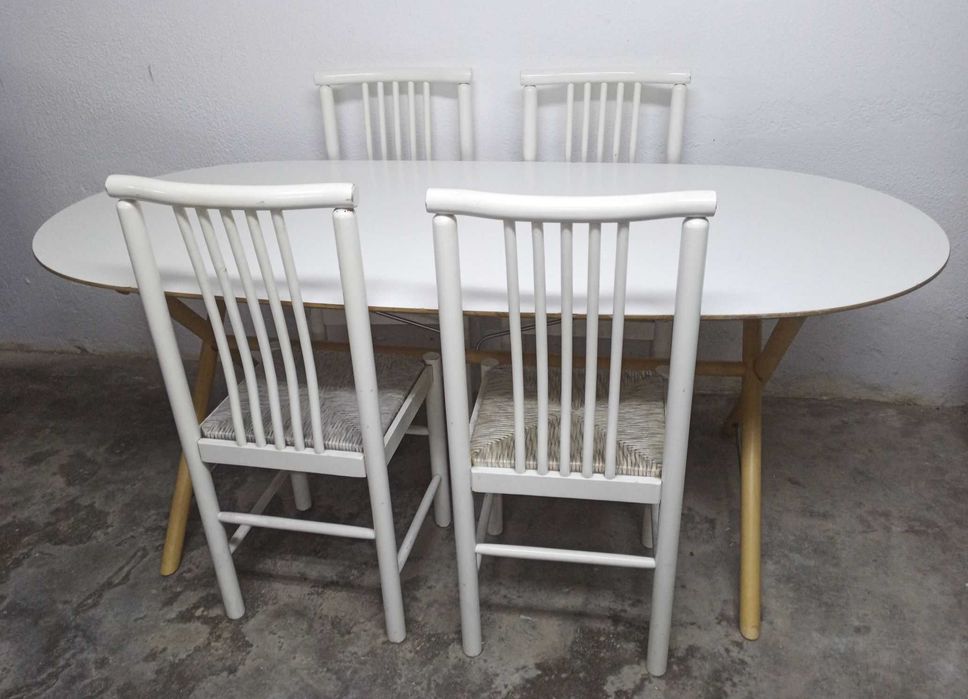 Mesa de Jantar IKEA Dalshul com 4 Cadeiras