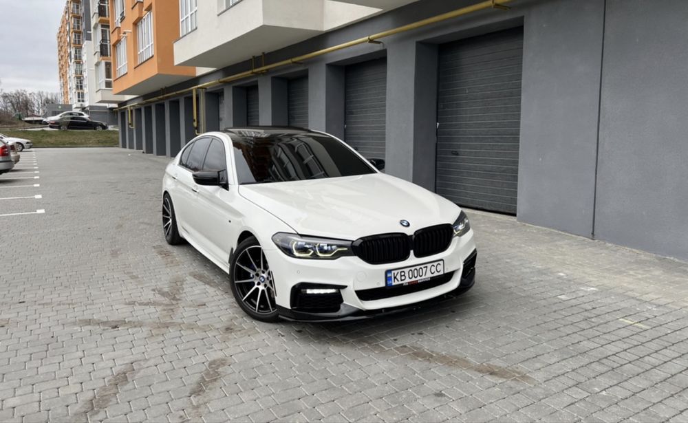 BMW G30 530i M paket максимальная комплектация