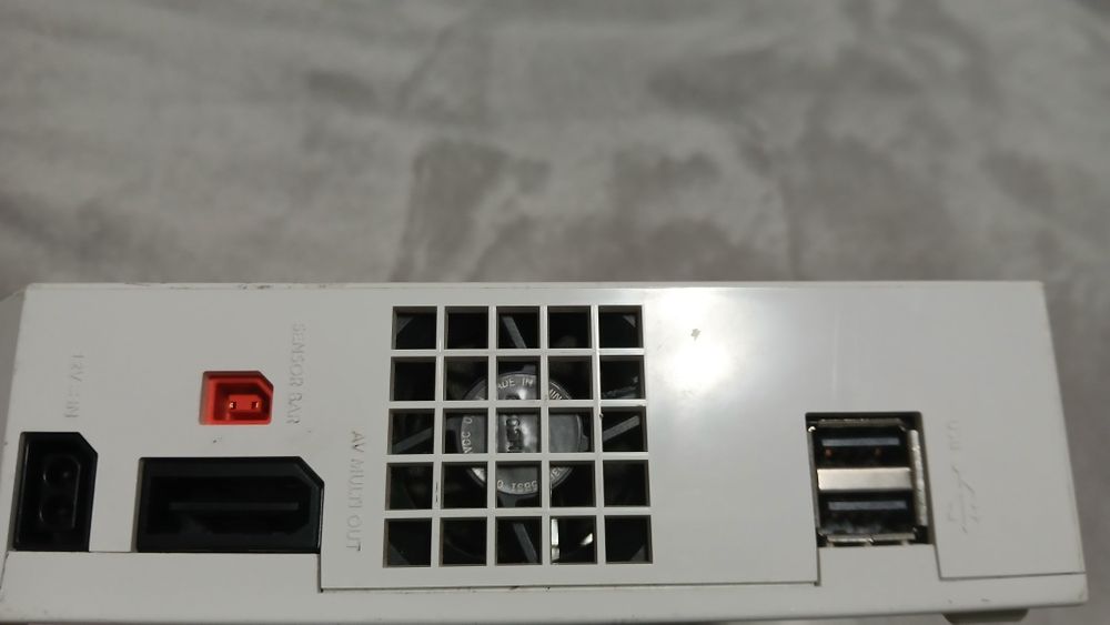 Nintendo wii comandos e tudo o resto 40 se quiserer mais fotos mando