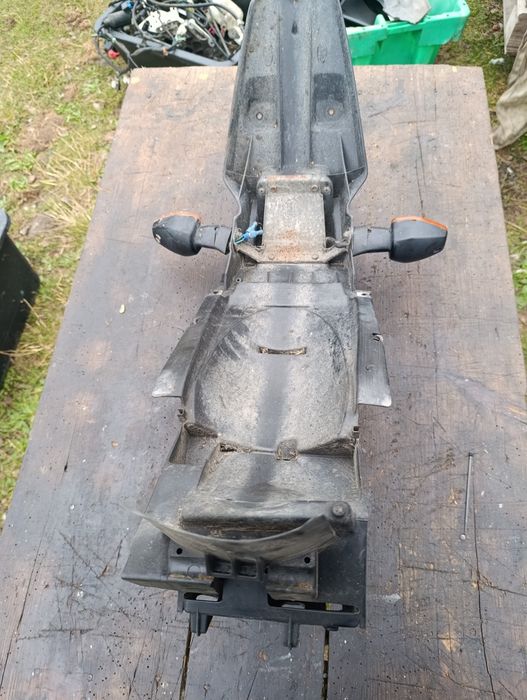 Nadkole tył Honda CBR 125 jc34 plastik mocowanie rejestracji kierunki