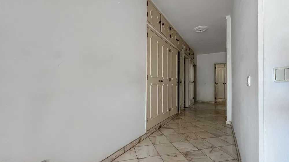 T3 Espaçoso com Elevado Potencial no Coração de Loulé