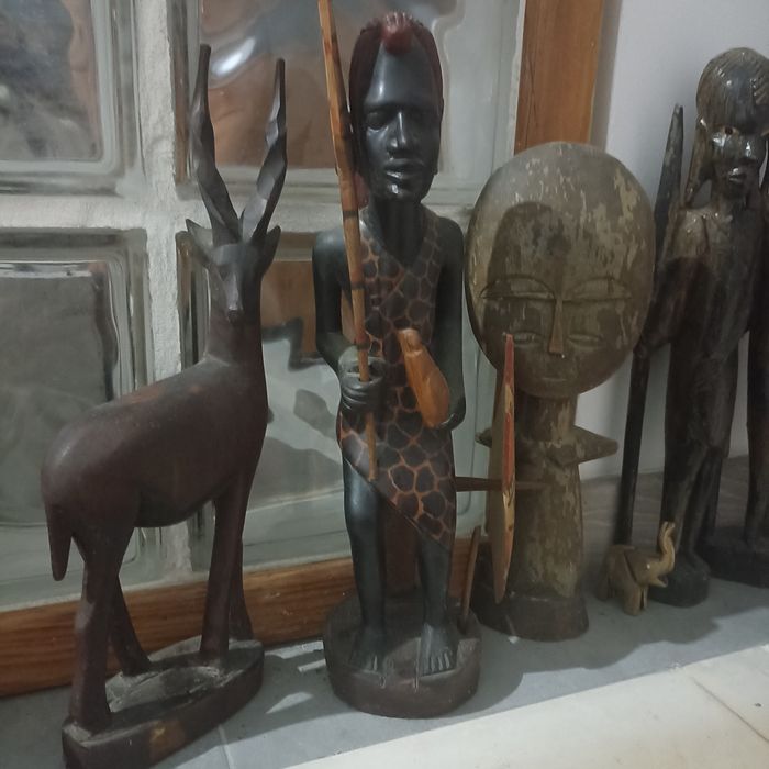 Estatuetas de madeira