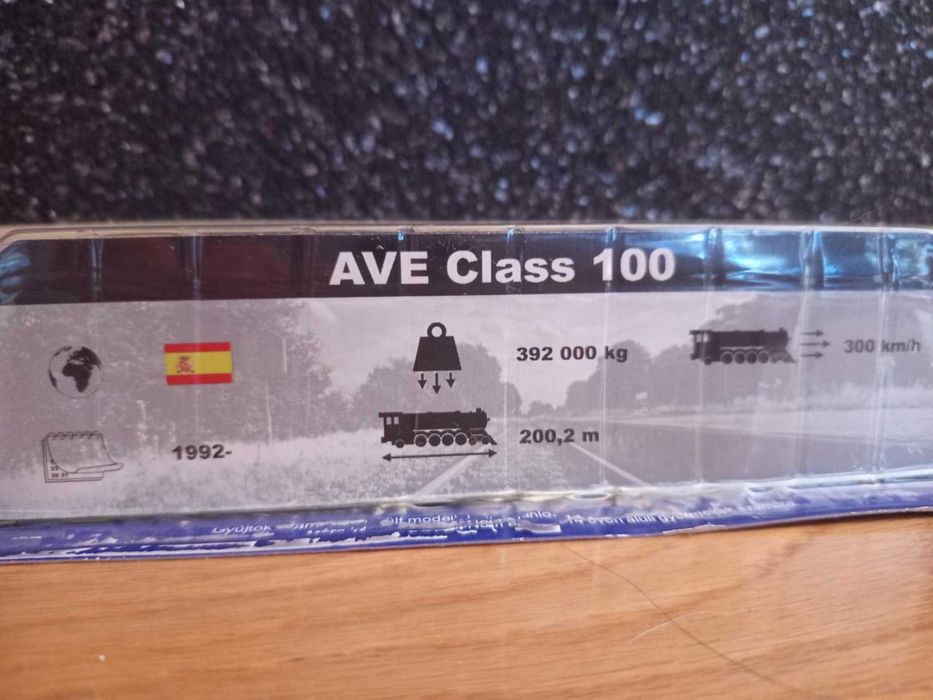 Model AmerCom Ave Class 100