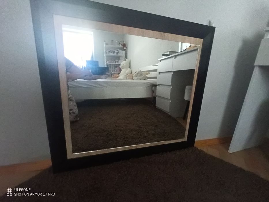 Дзеркало в рамці