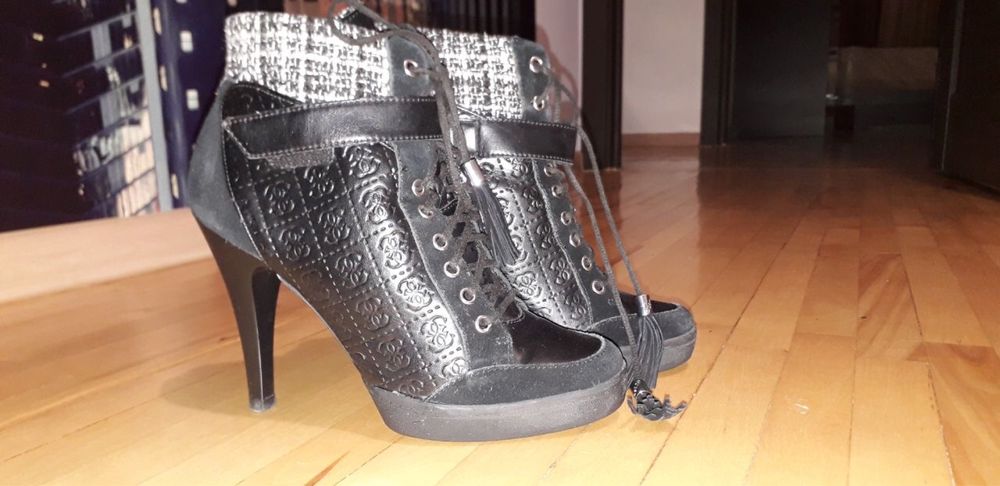 Жіночі черевички  GUESS