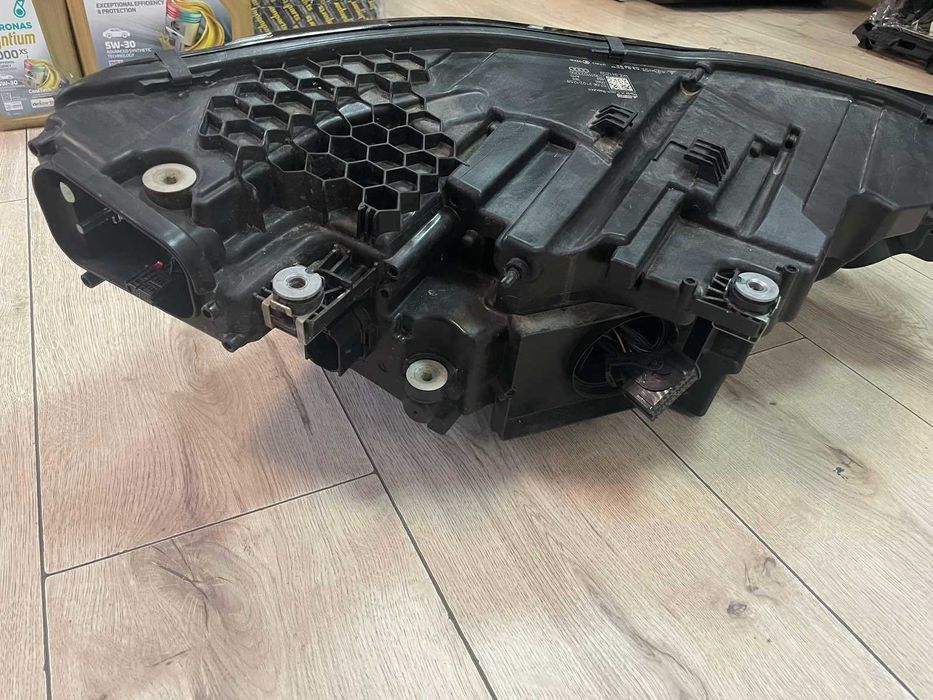 Ліва фара AUDI E-TRON 4KE