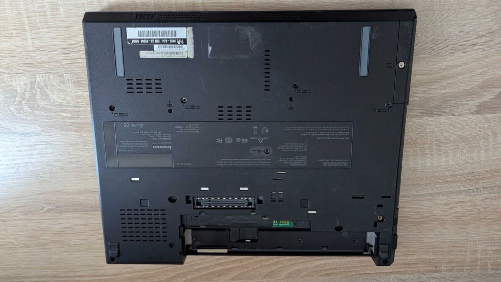 Ноутбук Lenovo  IBM Thinkpad R60 (bios або на запчастини)