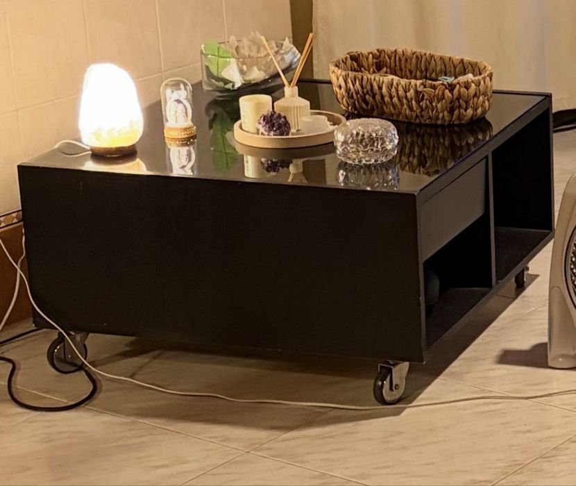 Conjunto móvel besta IKEA preto em vidro e mesa de centro