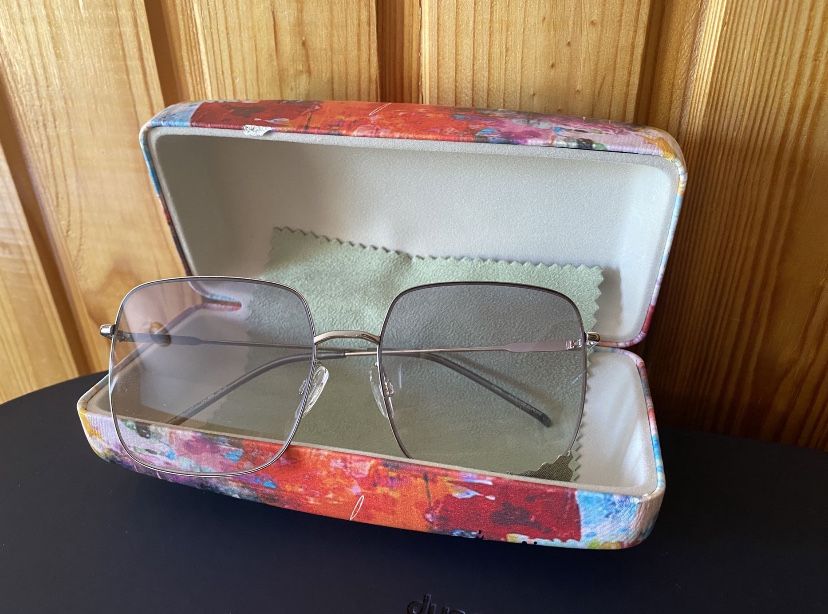 Солнцезащитные очки женские AVL + кейс для очков (новые)