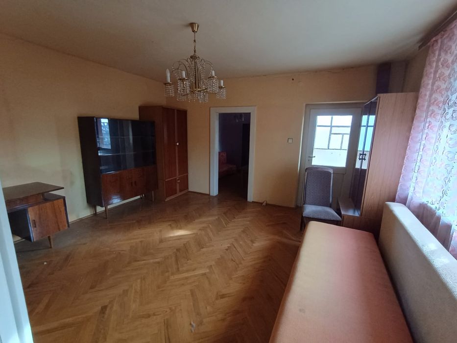 Терміново продається двоповерховий будинок у центрі міста по вул. Стрі