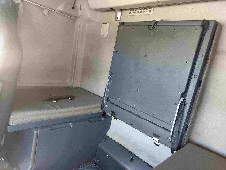 Iveco Stralis MEGA low deck salonka, bez pośredników