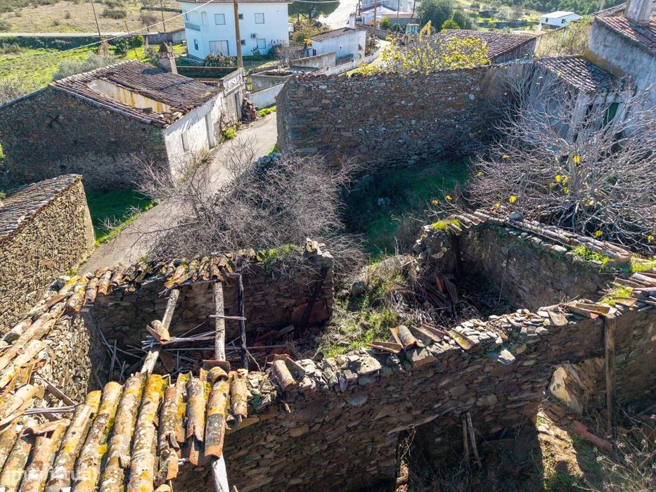 Moradia para recuperar para venda localizado no Pereiro-Alcoutim