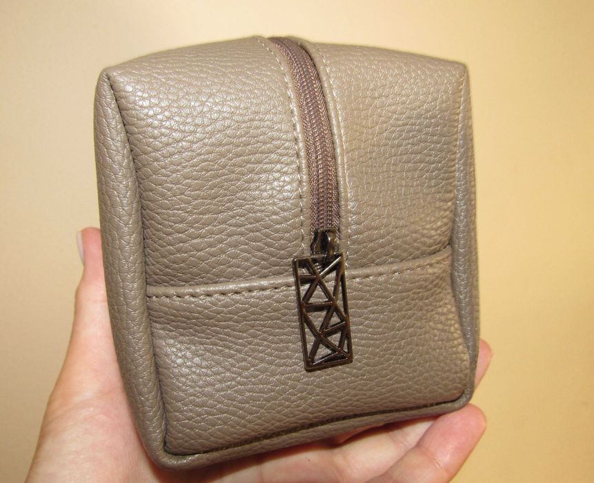 Косметички от Giorgio Armani