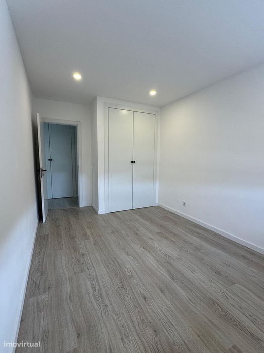 Fantástico Apartamento T2 Totalmente Remodelado com Parqueamento
