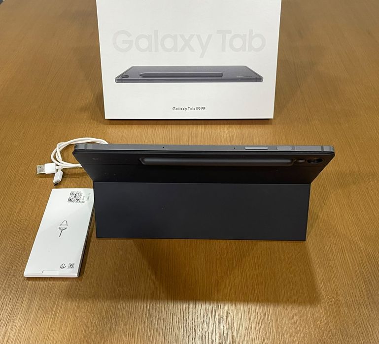 Samsung tab s9 Fe + extras