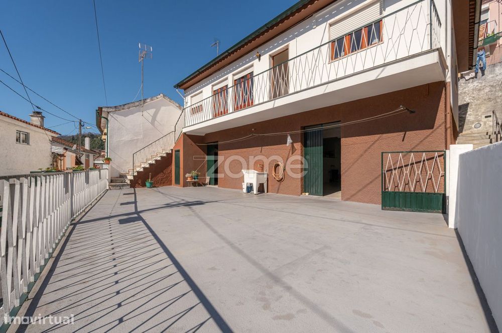 Moradia T3+1 em São Frutuoso, Coimbra, com Terraço e Garagem