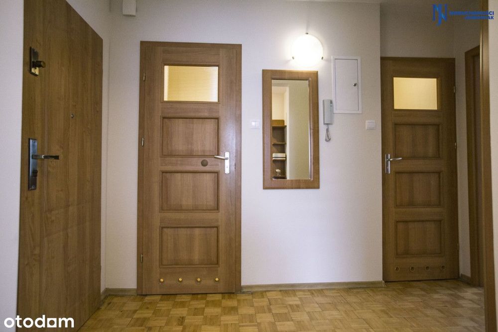 Pierwsze piętro, 3 pokoje, do zamieszkania