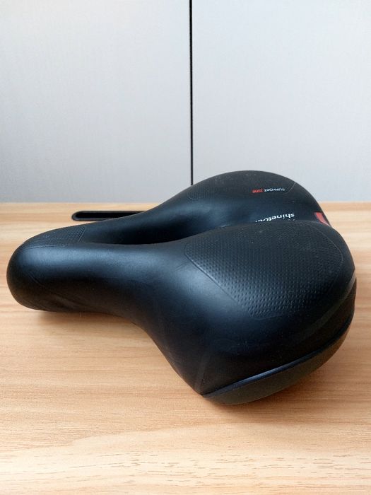 Эргономичное сиденье для велосипеда с пенным наполнителем. 
наполнител