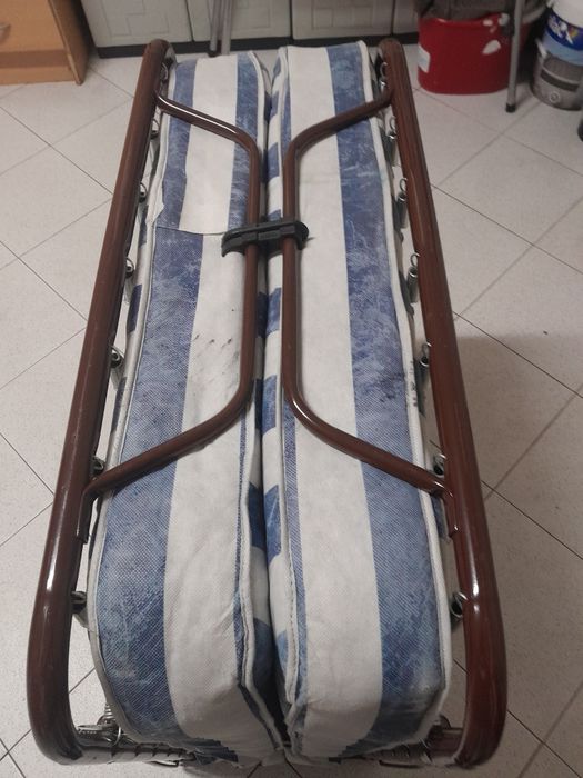 Divã -cama de solteiro