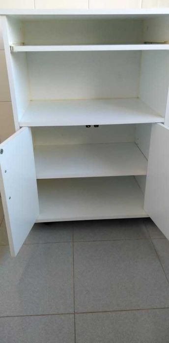 Móvel auxiliar de cozinha como novo