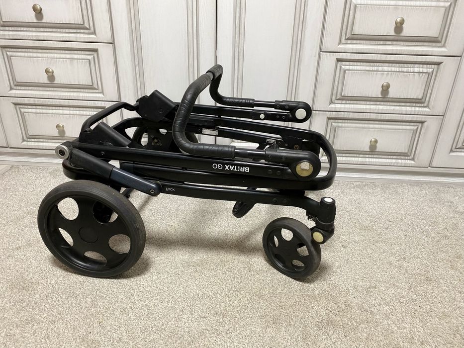 Коляска Britax Go 3 в 1 + база Baby-Safe для автолюльки