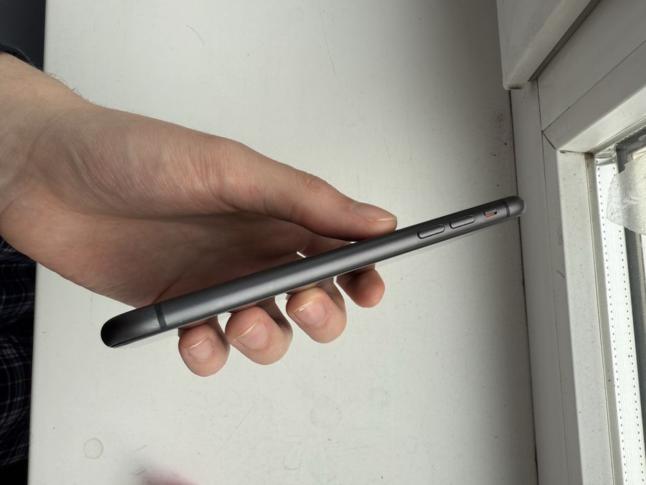 Айфон 11 64 гб чорний