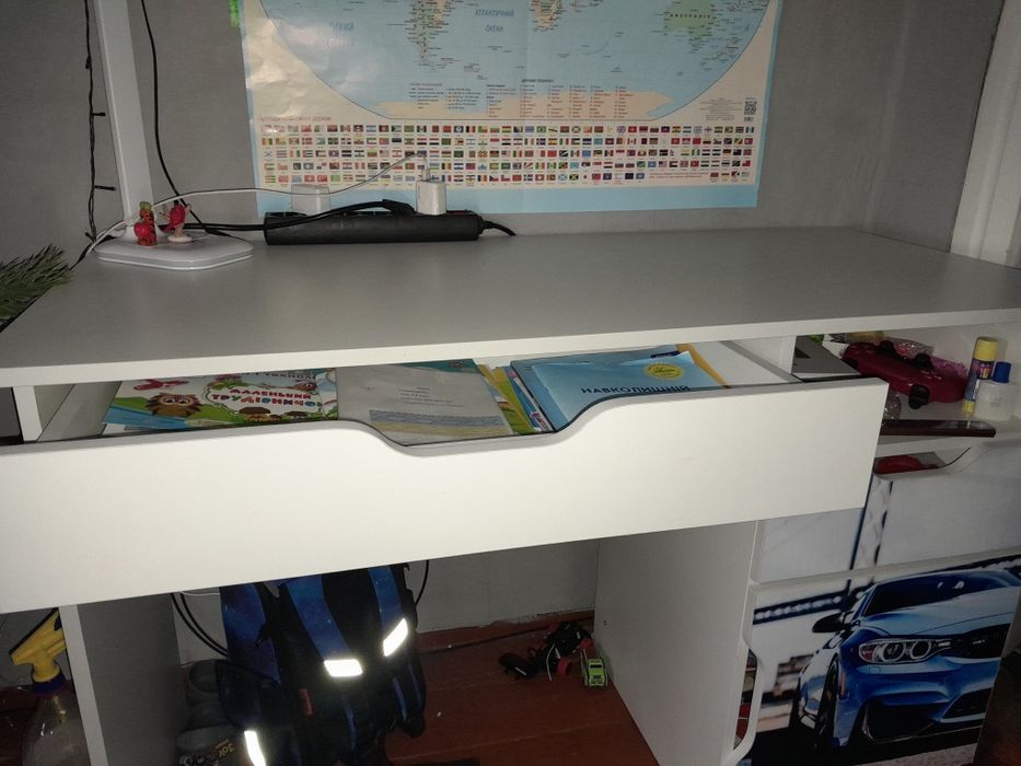 Продам  письмовий стіл 1200/550