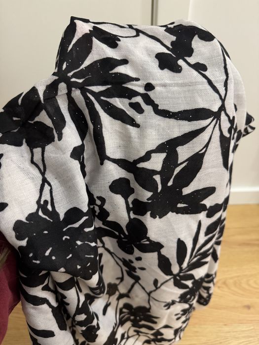 Lenço Vilanova preto e branco