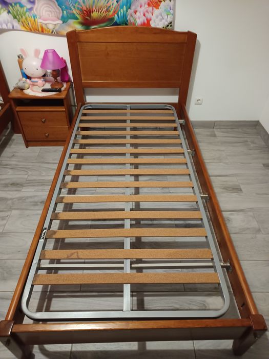 Cama solteiro em excelente estado
