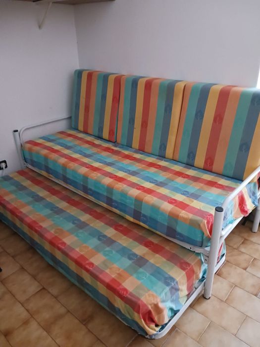 2 Camas Sofa-Cama em ferro + Colchoes e Almofadas