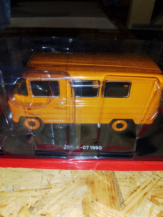 Żuk 1:24 pomarańczowy