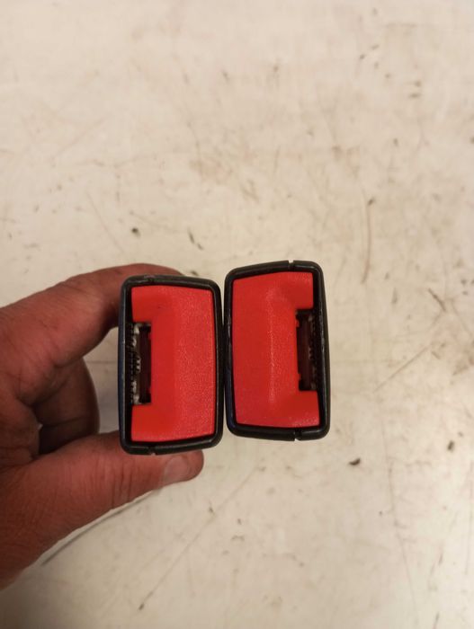 Encaixe Cinto Traseiro Duplo Central VW Scirocco / Audi TT (8J8857739H)