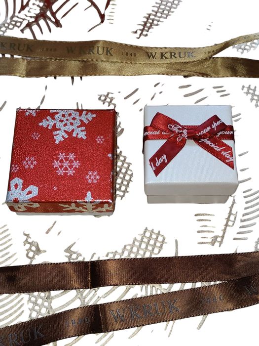 Markowe dwa pudełka prezentowe na biżuterię pierścionek pudełko