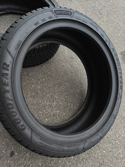 ПАРА 2ШТ R18 225 45 RunFlat GoodYear UltraGrip зимові шини з BMW