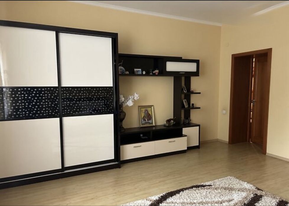 Продам просторий будинок 240 м² + баня з басейном + гараж | 6,7 сотки | Торг