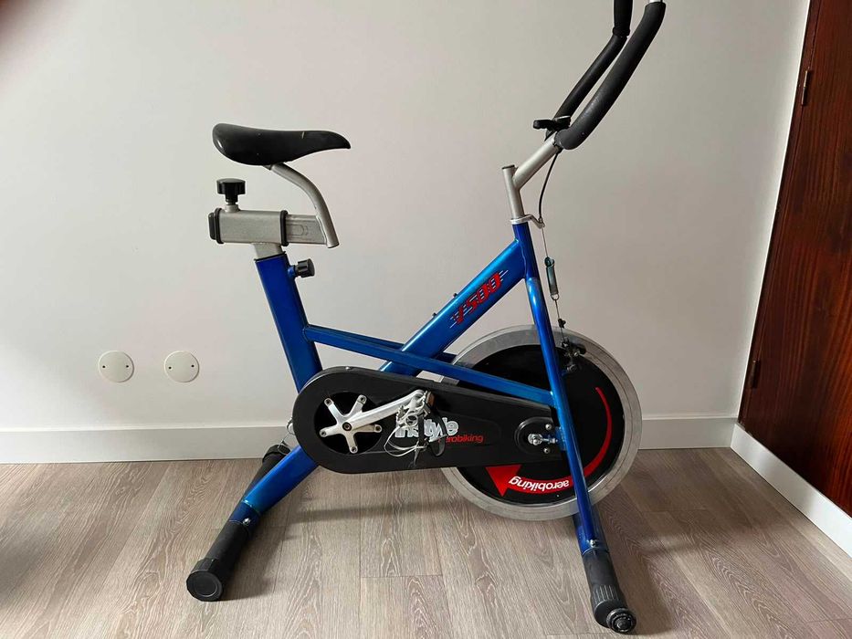 Bicicleta de spinning azul