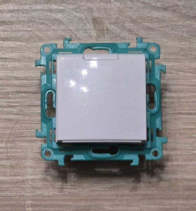 Kontakt Simon 10 Gniazdo pojedyn IP44 CGZ1BC.01/11