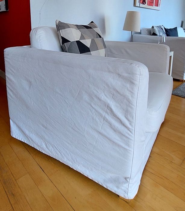 Sofás: 1 Sofá de 3 lugares e 2 Sofás de 1 lugar/poltrona