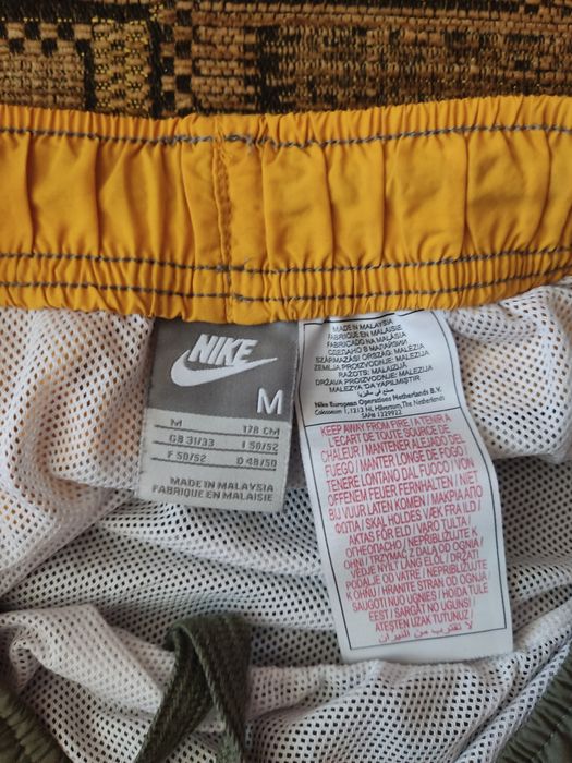 Шорти Nike з сіточкою M