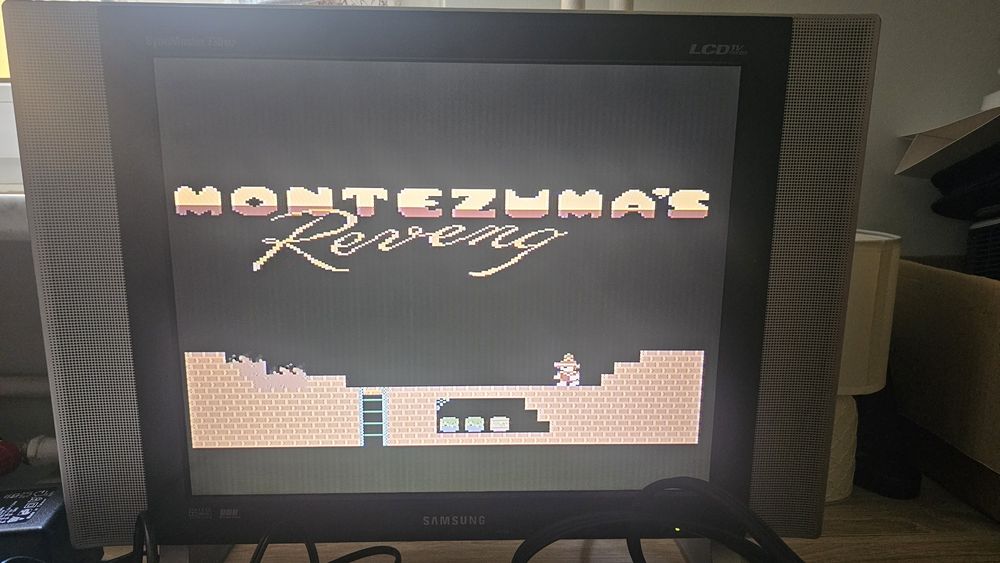 Atari 65 XE, zasilacz, joystick