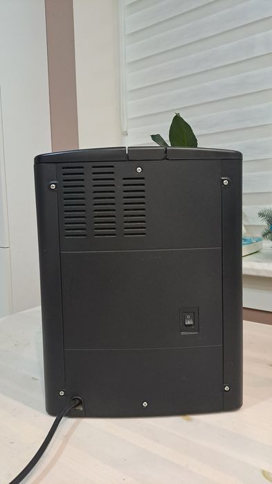 Кавомашина Delonghi Caffe Cortina.