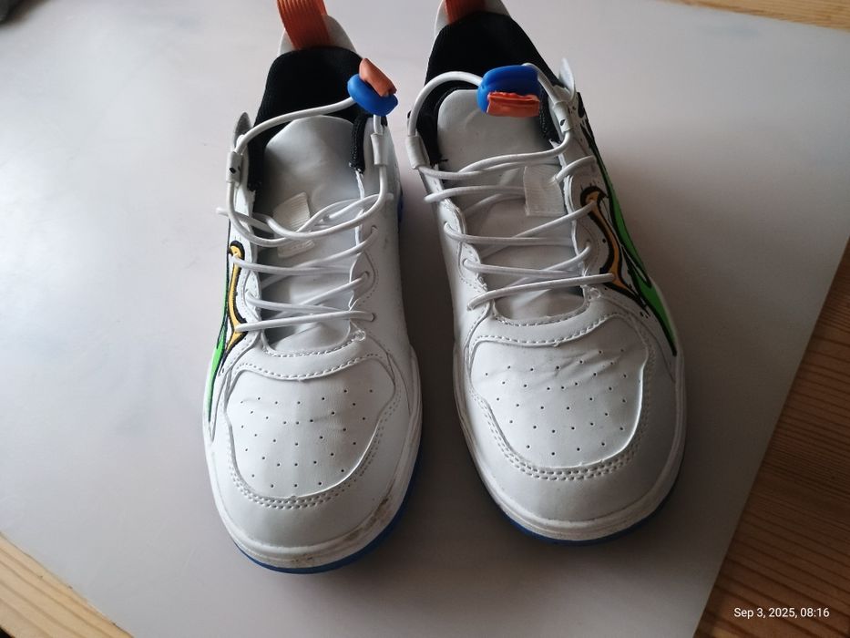 Kolorowe buty sneakersy Reserved 34