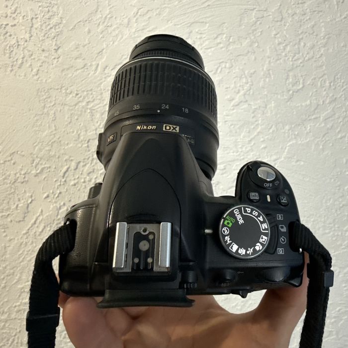 Продам Nikon D3100 + об’єктив 18–55 мм, новий акумулятор