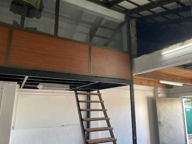 ARRENDA-SE ARMRMAZEM : Quinta  José  Luís / Pontinha, R. Rainha D. Amélia